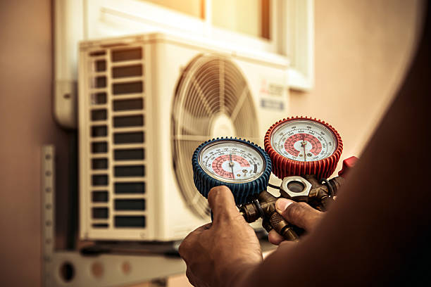 Professional Hvac technician working in Hemingway, SC